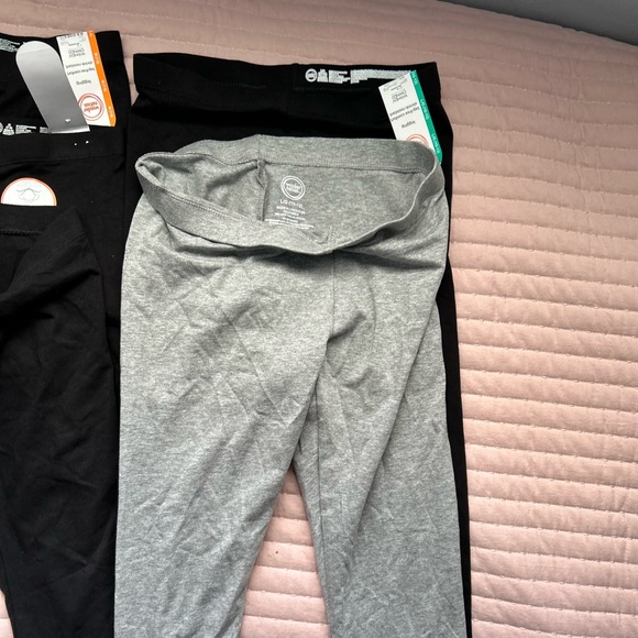 Kids Black and Gray wonder nation five Leggings bundle three are new size M&L - Picture 4 of 7